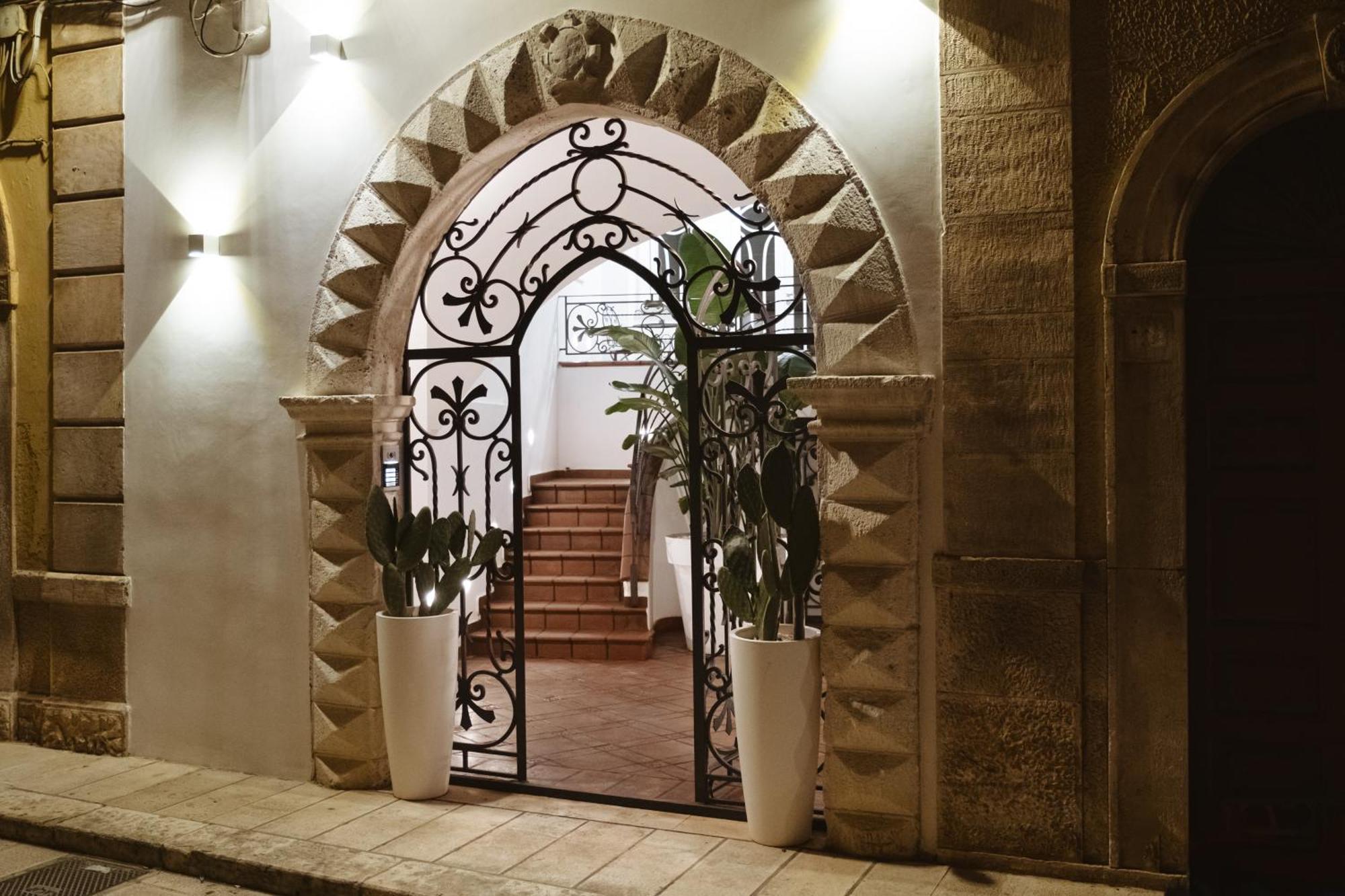 Albergo Diffuso Dimora Rossi Charme B&B Turi Exterior foto
